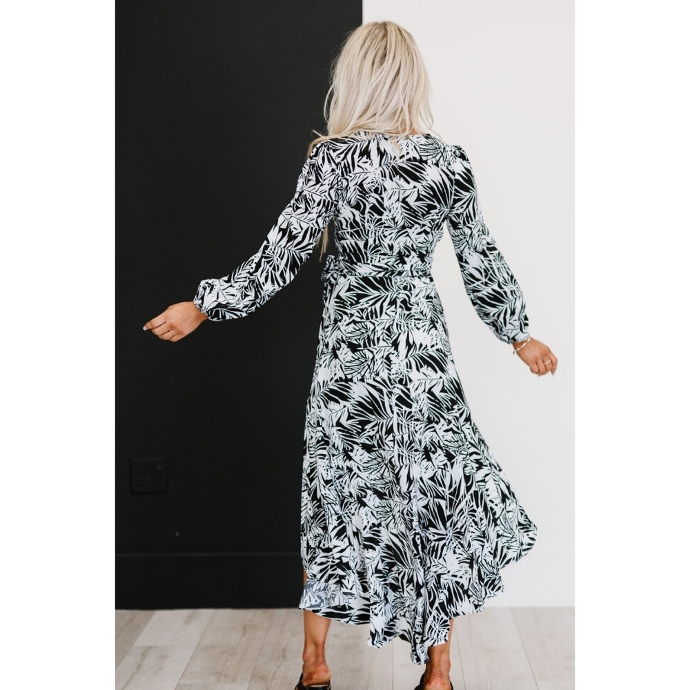 Dress Day Vintage Vineyard Botanical Print High-Low Dress in Black - Picture 6 of 7